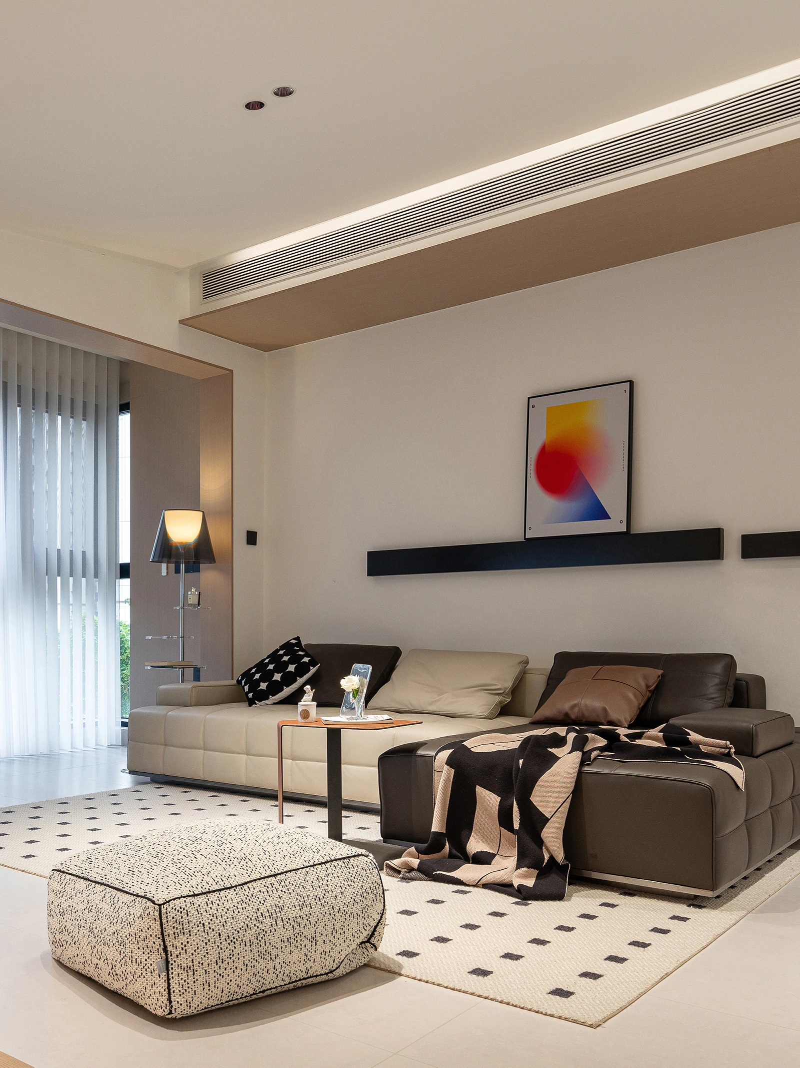 HOMESEE Black and White Lightyear Modern Simple Residence interior design case image 07