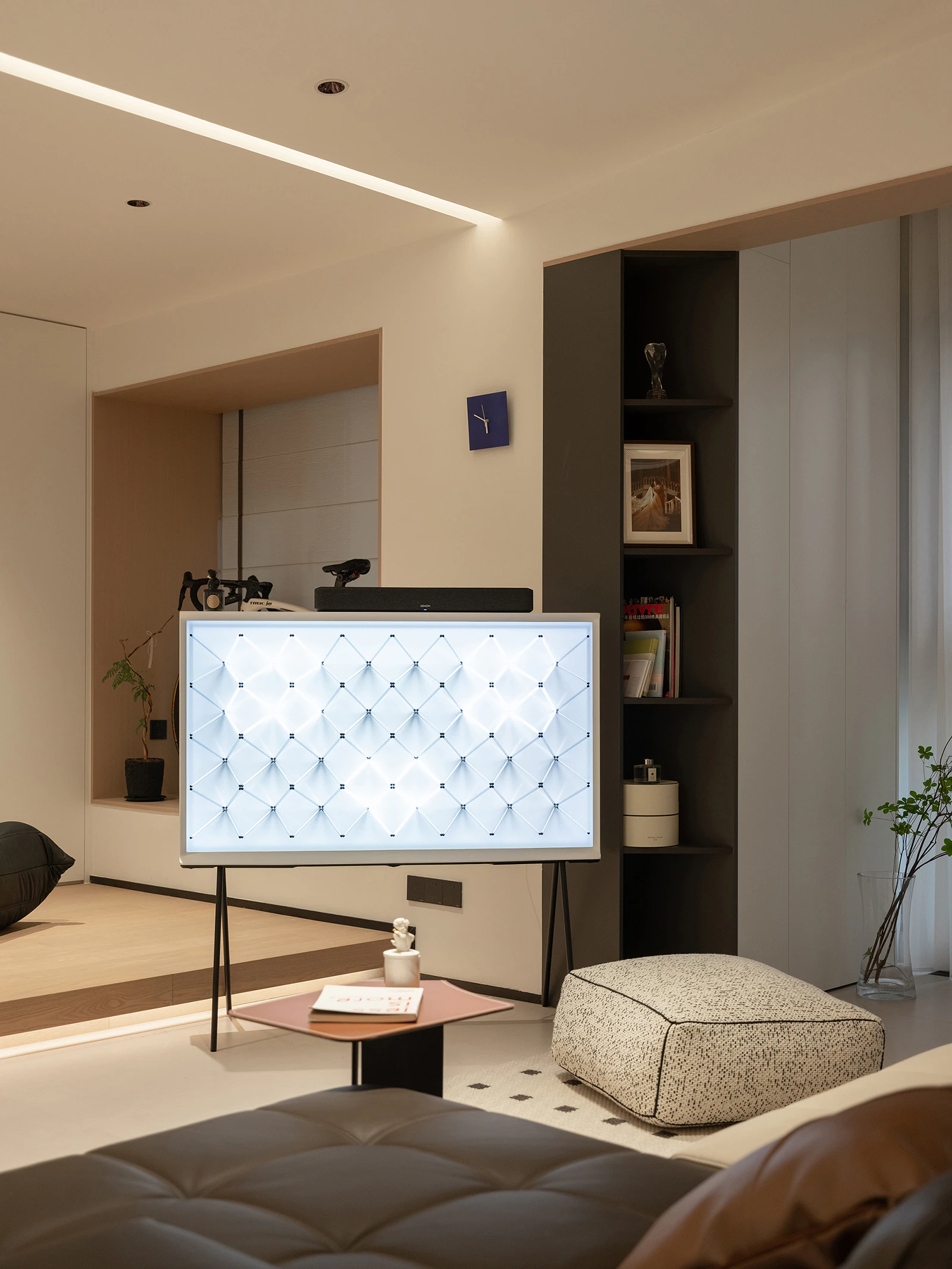 HOMESEE Black and White Lightyear Modern Simple Residence interior design case image 10