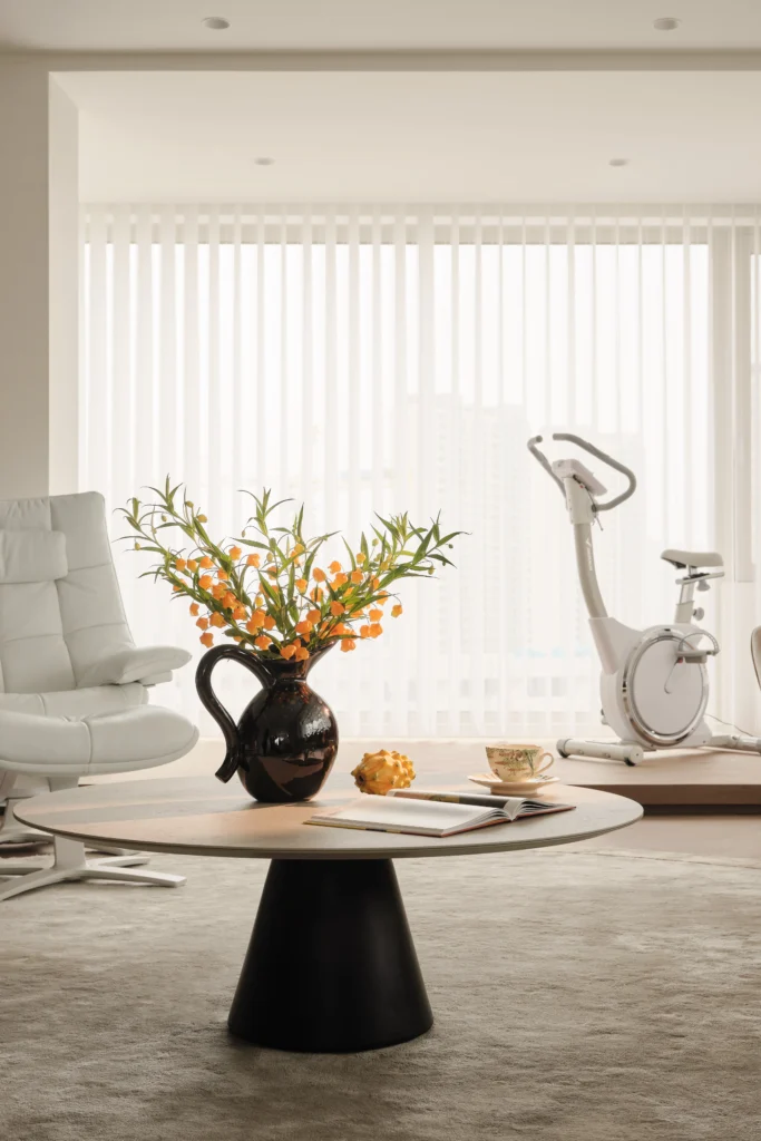 HOMESEE Warm Smiling Modern Simple Residence