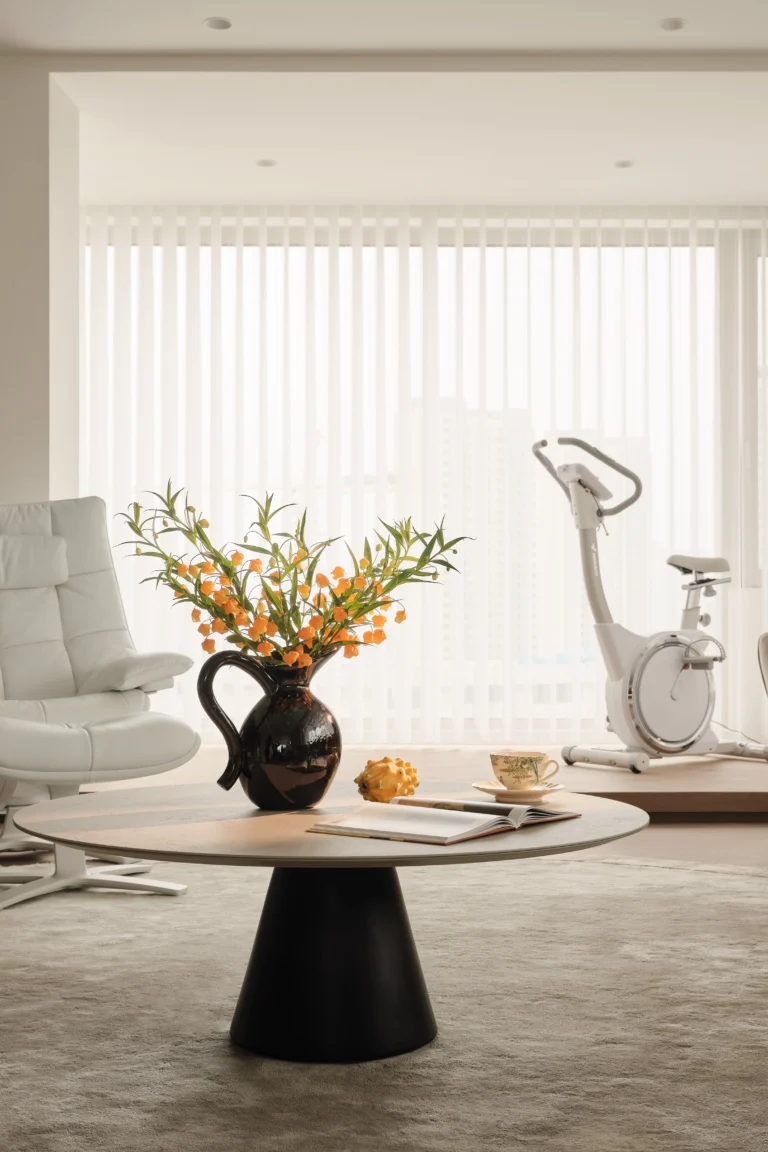 HOMESEE Warm Smiling Modern Simple Residence